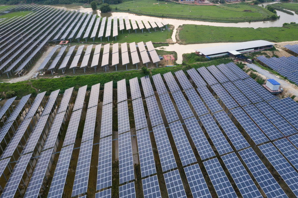 Aide panneaux solaires : un atout pour la transition énergétique et économique